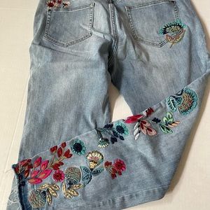 Jeans Sundance size 32 length 28 mid rise distressed raw hem embroidered